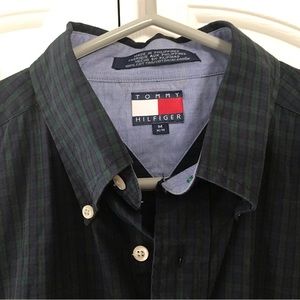 TOMMY HILFIGER Men’s Short Sleeve Navy Plaid Button Front & Collar Pocke…